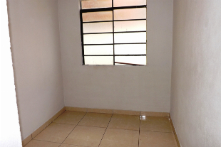 ALUGA-SE CASA CONJ. H. JOÃO DE BARROS CHAMPAGNAT PROX. AV. GUAIAPÓ