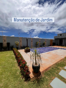 Jardinagem Profissional em Maringá – Corte de grama e manutenção de jardins