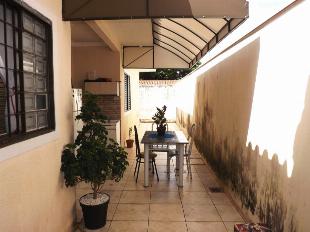VENDE-SE CASA PQUE RES TUIUTI BOA LOCALIZAÇÃO