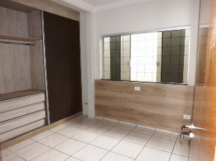 ALUGA-SE CASA DE FUNDOS AV. GUAIAPÓ Nº 2589. JD. LIBERDADE. PRÓX. C.S.U