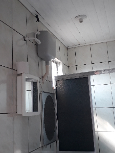 Alugo casa com Dois quartos