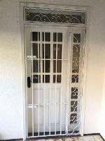 Grade de segurança para porta