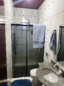 O P O R T U N I D A D E - CHÁCARA CONDOMÍNIO ZAUNA COM CASA E PISCINA