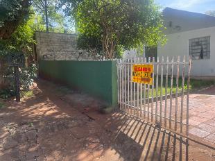 Terreno de 329m2 com 02 casas