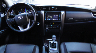 HILUX SRX 2019/19 7 LUGARES,  COMPLETA BRANCA PEROLIZADA