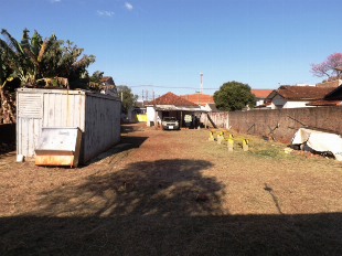 VENDE-SE TERRENO  641M². VILA SANTO ANTONIO PROX. DA IGREJA E DA COPEL.