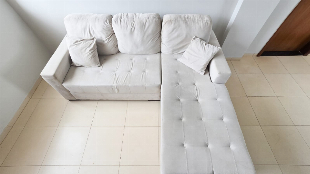 SOFÁ COM CHAISE À VENDA POR APENAS R$ 1.500,00
