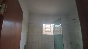 Aluga-se casa com dois quartos na Rua Antonio Miles, 322  Porto Seguro, em Maringá (Pr.)