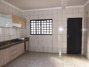 ALUGA-SE CASA JD. ALVORADA PRÓX. PRAÇA FARROUPILHA