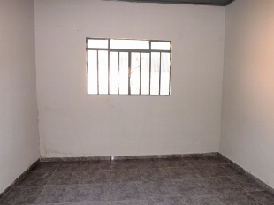 ALUGA-SE CASA DE FUNDOS VILA MORANGUEIRA