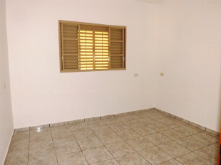 ALUGA-SE CASA JD LICCE. MARINGÁ
