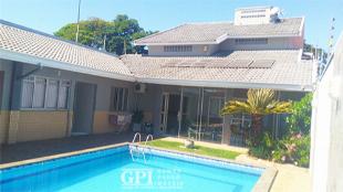 Casa com piscina de ótimo padrão - Vila Morangueira