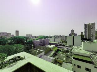 Apartamento Amplo e Mobiliado no Ed. Monte Líbano, perto parque do Ingá, Maringá/PR