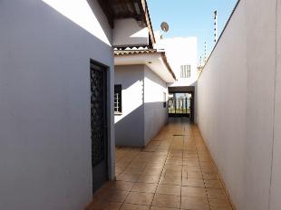 ALUGA-SE CASA JD. ALVORADA PRÓX. PRAÇA FARROUPILHA