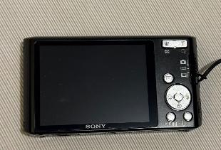 Câmera Digital Sony Cyber-shot 14.1MP com 4GB de Memória