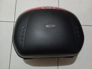 BAU GIVI SEMI NOVO 45 LITROS-CAPACIDADE PARA 2 CAPACETES