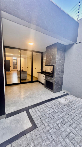 Linda Residência Maringá com 2 Suítes + 1 quarto.