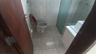 Aluga-se casa com dois quartos na Rua Antonio Miles, 322  Porto Seguro, em Maringá (Pr.)