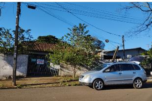 Casa em MARINGÁ, no Ouro Cola