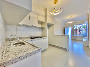 BELÍSSIMA CASA SEMI MOBILIADA NO CONJUNTO ITAPARICA