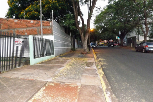 ALUGA-SE CASA CONJ. H. JOÃO DE BARROS CHAMPAGNAT PROX. AV. GUAIAPÓ
