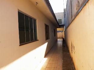 VENDE-SE CASA JD. PINHEIROS II PRÓX. AV. TUIUTI