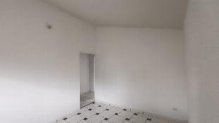 Aluga-se casa com dois quartos na Rua Antonio Miles, 322  Porto Seguro, em Maringá (Pr.)