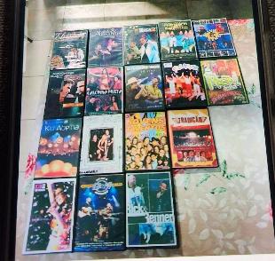 Coletânea de CDs e DVDs Diversos.