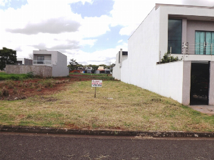 VENDE-SE EXCELENTE TERRENO JARDIM BOM JARDIM. BAIRRO REPLETO DE BELAS CASAS.