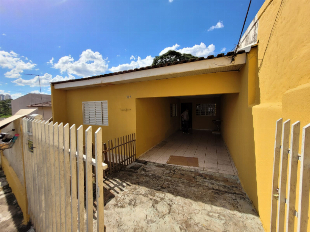 Alugo casa com Dois quartos
