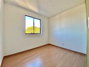 OPORTUNIDADE DE APARTAMENTO SEMI MOBILIADO NO RESIDENCIAL MANACÁ