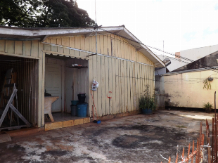 VENDE-SE 2 CASAS NO TERRENO JD ALVORADA PROX. PRAÇA SÃO VICENTE