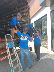 Mudança completa, Mudança Maringá e região, encaixotar mudança, ajudante para carregar e descarregar, desmontar e montar móveis na mudança.