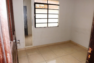 ALUGA-SE CASA CONJ. H. JOÃO DE BARROS CHAMPAGNAT PROX. AV. GUAIAPÓ