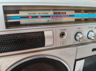 RÁDIO SANYO BOMBOX  FM/AM E TOCA-FITAS