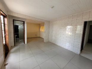 Alugo casa com Dois quartos