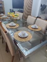Mesa com tampo de vidro