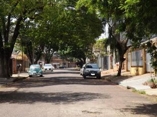 ALUGA-SE CASA DE FUNDOS JD. DOURADOS MARINGÁ PR