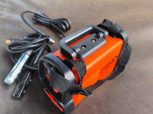 MÁQUINA SOLDA INVERSORA BIVOLT AUTOMÁTICA 127/220V 200 AMPERES