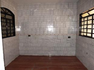 ALUGA-SE CASA JD NOVO OASIS PRÓX. AV. GUAIAPÓ