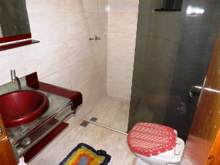 VENDE-SE SOBRADO JD IMPERIAL II. TROCA POR IMOVEL ATÉ 50% DO VALOR