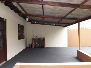 ALUGA-SE CASA JD SANTA CLARA. PRÓX. AV. PEDRO TAQUES