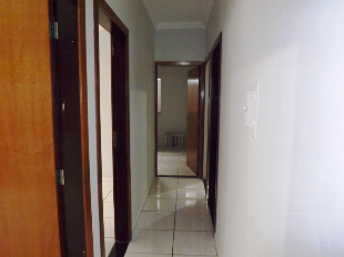 ALUGA-SE CASA DE FUNDOS AV. GUAIAPÓ Nº 2589. JD. LIBERDADE. PRÓX. C.S.U