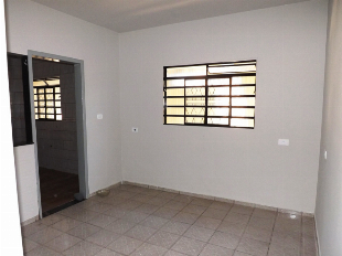 ALUGA-SE CASA JD NOVO OASIS PRÓX. AV. GUAIAPÓ
