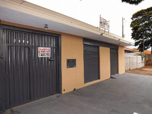 ALUGA-SE CASA DE FUNDOS AV. GUAIAPÓ Nº 2589. JD. LIBERDADE. PRÓX. C.S.U