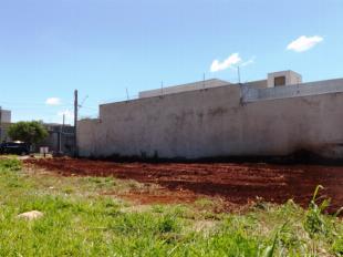 VENDE-SE EXCELENTE 1/2 TERRENO JD BOM JARDIM