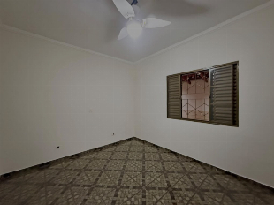 CASA PARA LOCAÇÃO | 1 SUÍTE + 2 QUARTOS, CHURRASQUEIRA E 3 VAGAS NA VILA ESPERANÇA