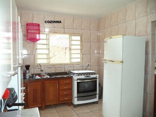 VENDO UMA EXCELENTE CASA NO JARDIM ALVORADA EM MARINGA COM TERRENO COMERCIAL COM 700 METROS