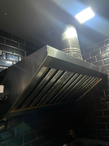 Imagem do anuncio VENDE-SE COIFA PROFISSIONAL INOX 1,60M + FILTROS + DUTO — RESTAURANTE/HAMBURGUERIA