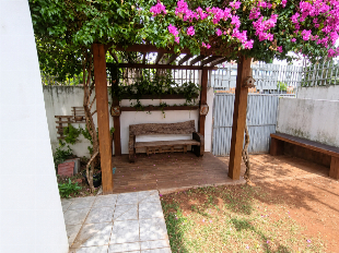 VENDE-SE BELO SOBRADO SEMI MOBILIADO AREA CENTRAL PRÓX. SHOOPING AVENIDA CENTER